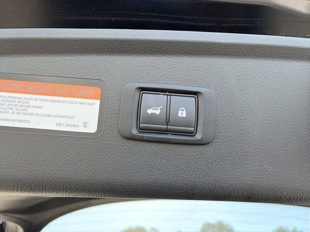 Used 2024 Mitsubishi Eclipse Cross SEL image 12