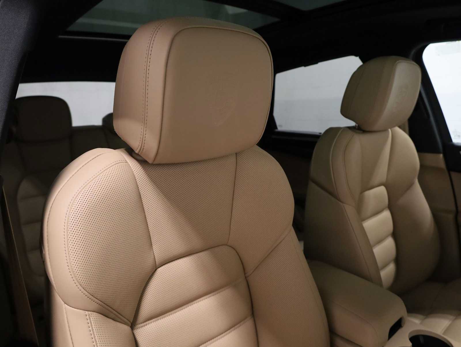 Certified 2026 Porsche Macan AWD/4WD image 22
