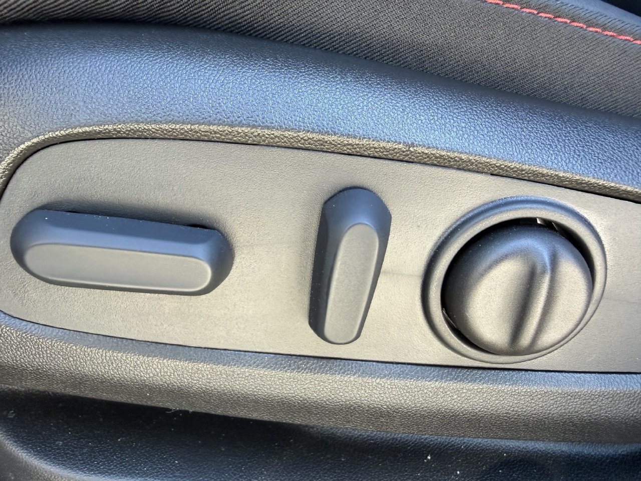 Used 2027 Chevrolet Bolt RS FWD image 22