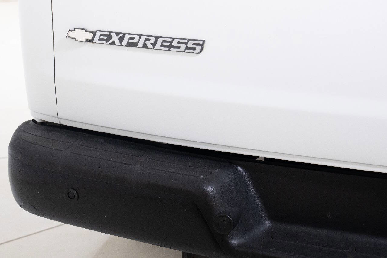 Used 2017 Chevrolet Express 2500 image 22