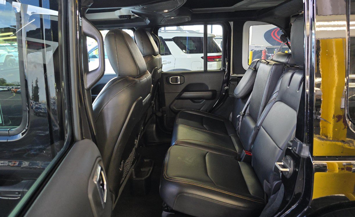 Used 2024 Jeep Wrangler Unlimited Sahara w/ Technology Group image 10