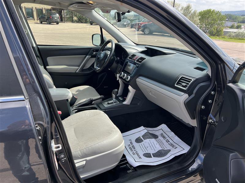 Used 2016 Subaru Forester 2.5i Limited image 10