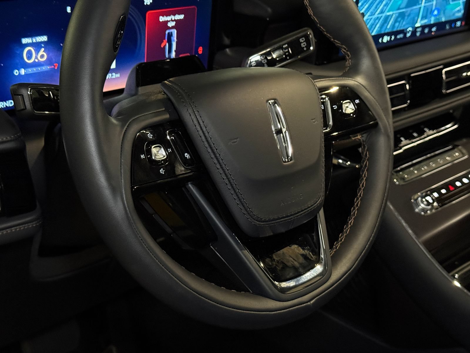 New 2026 Lincoln Aviator AWD image 36