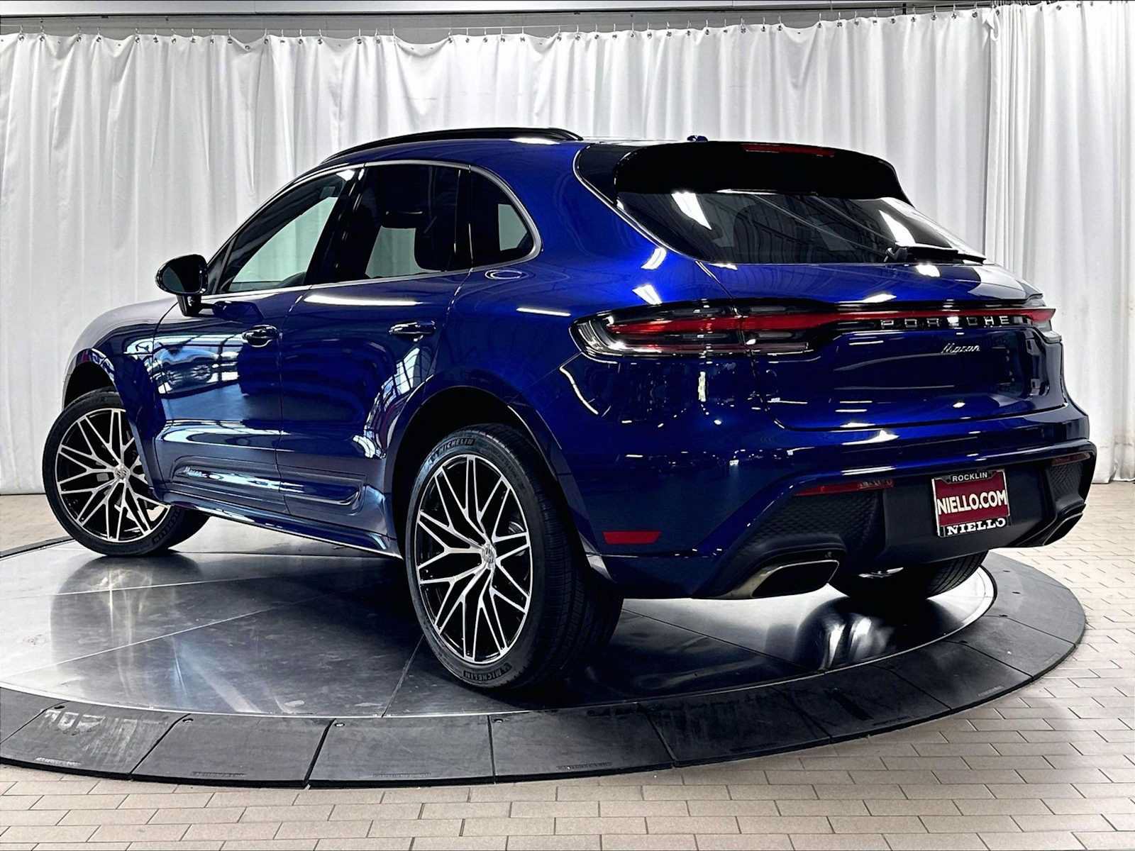 Used 2026 Porsche Macan AWD/4WD image 3