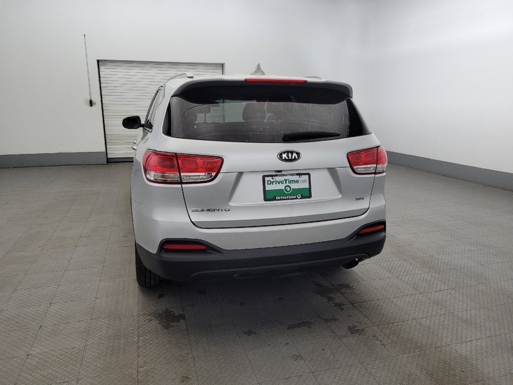 Used 2016 Kia Sorento LX image 6