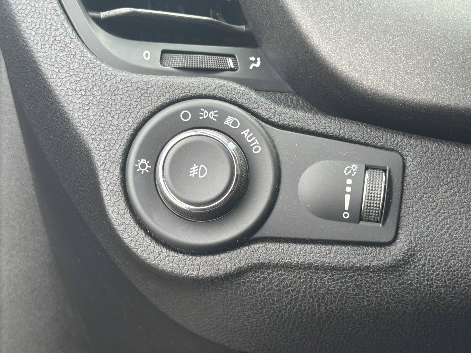 Used 2018 FIAT 500X Trekking FWD image 16