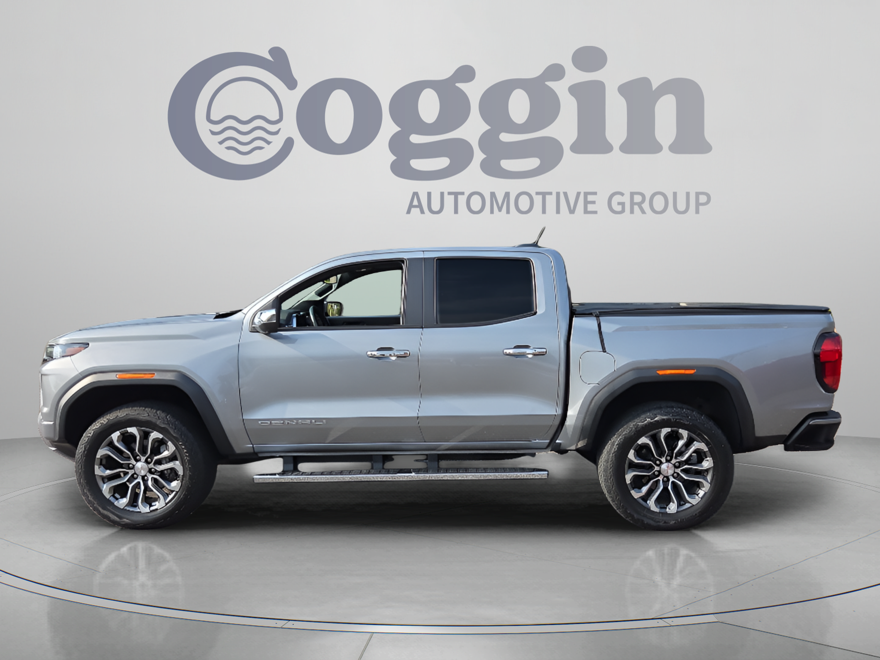 Used 2023 GMC Canyon Denali AWD/4WD image 2