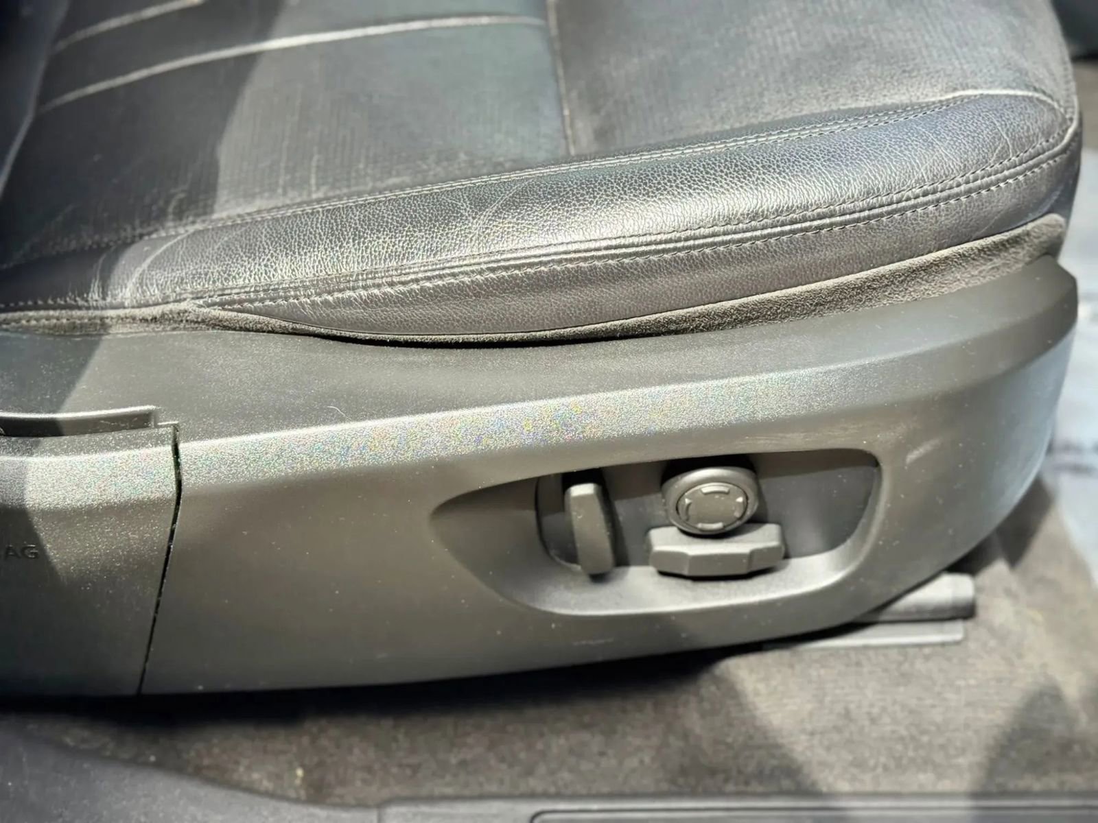 Used 2018 Land Rover Discovery Sport HSE image 25