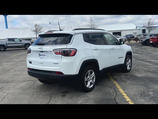 Used 2023 Jeep Compass Latitude w/ Convenience Group AWD/4WD image 31