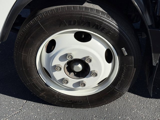 Used 2023 Isuzu NPR image 12