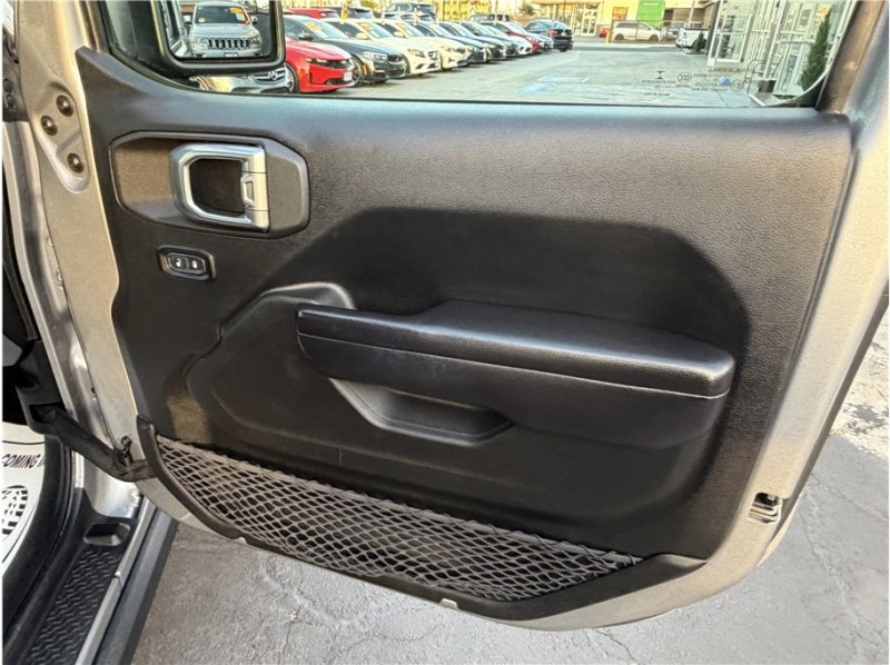 Used 2020 Jeep Wrangler Sport image 23