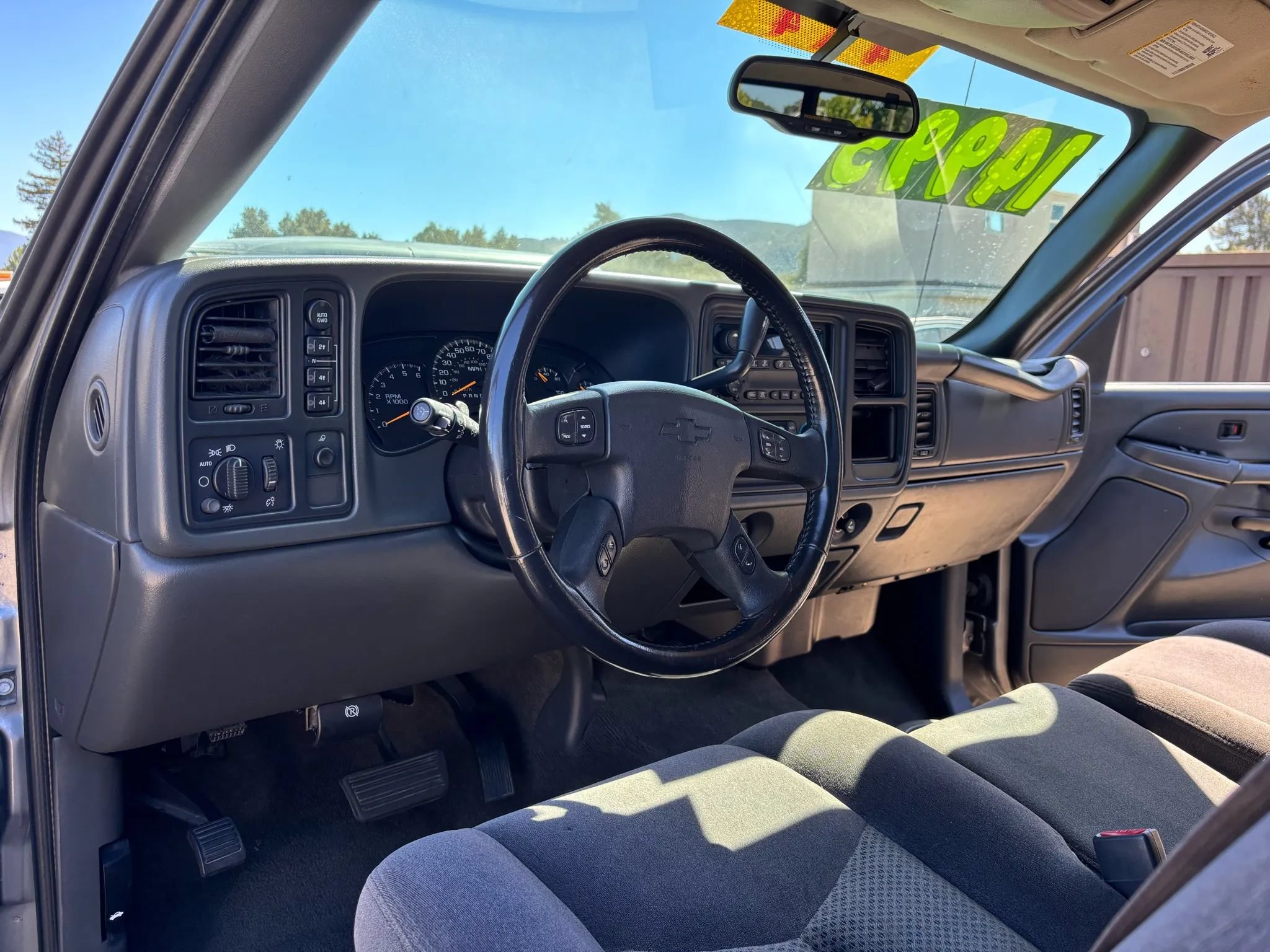 Used 2006 Chevrolet Silverado 1500 LT w/ Light Duty Power Package AWD/4WD image 8