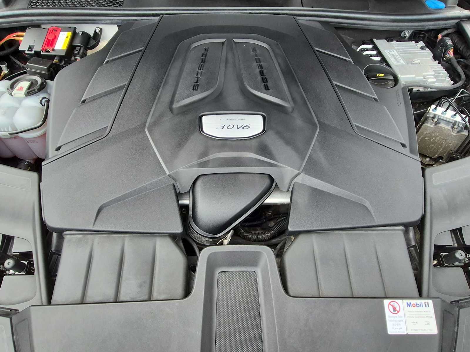Used 2019 Porsche Cayenne AWD/4WD image 15
