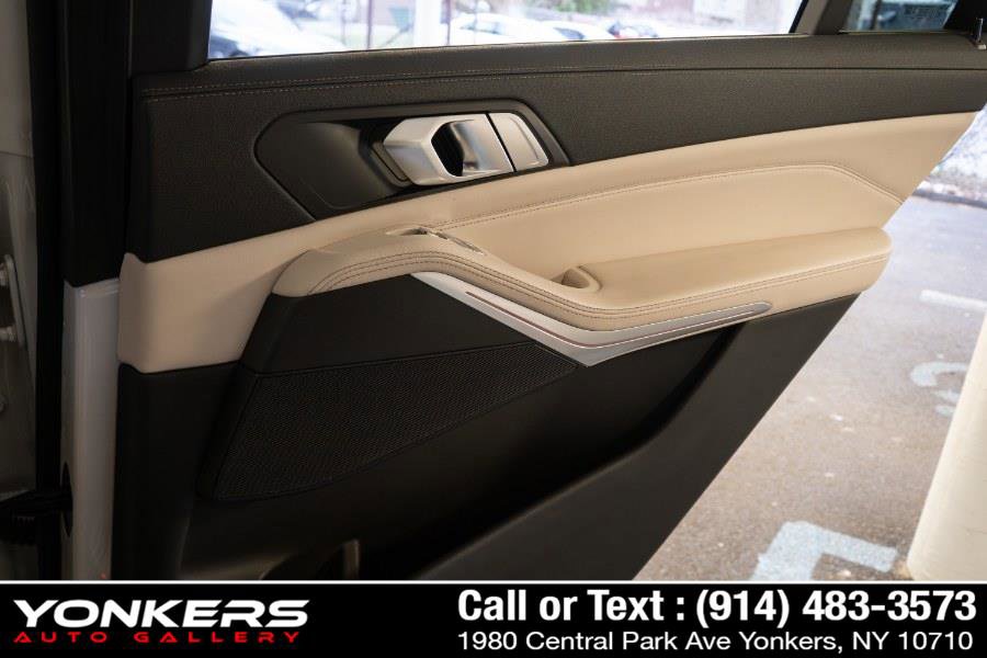 Used 2022 BMW X7 xDrive40i w/ Executive Package image 92