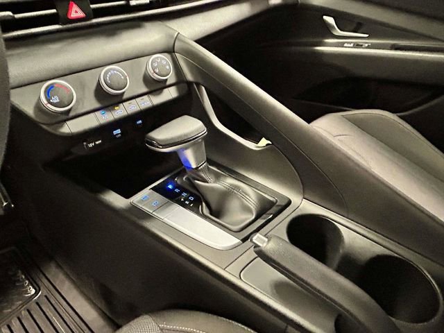 Certified 2025 Hyundai Elantra SE FWD image 17