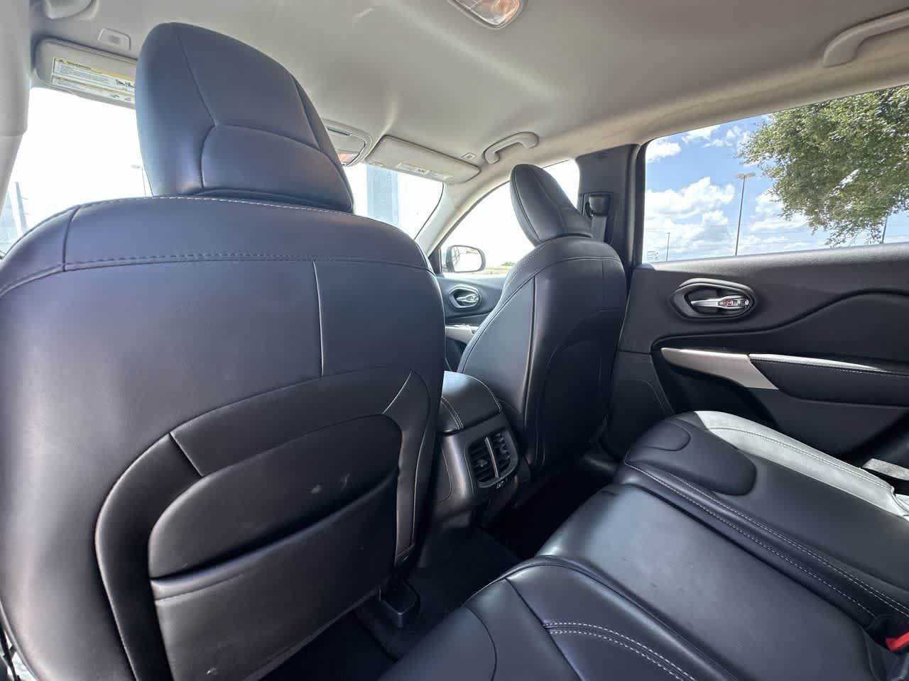 Used 2018 Jeep Cherokee Limited w/ High Altitude Package AWD/4WD image 17