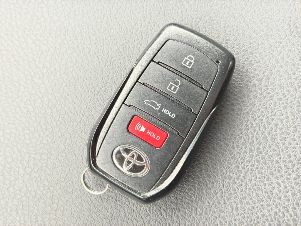 Used 2026 Toyota Camry SE FWD image 31