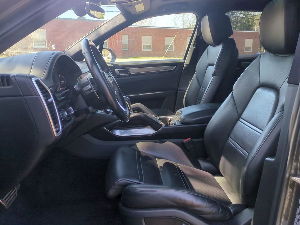 Used 2019 Porsche Cayenne Turbo AWD/4WD image 23