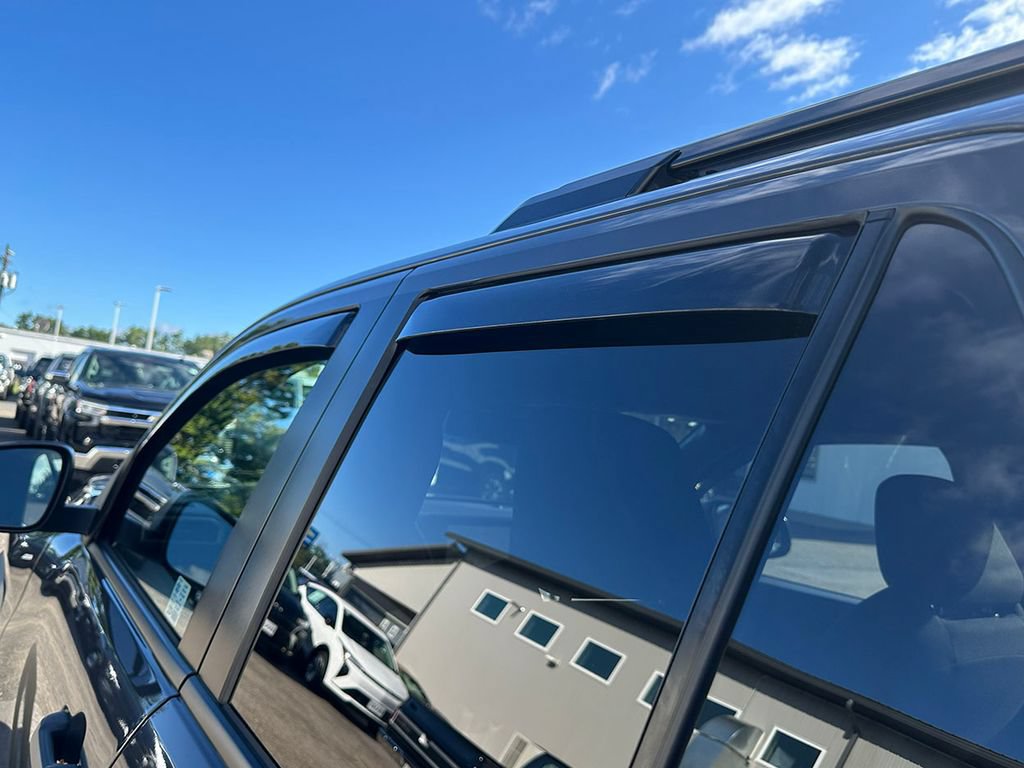 Used 2025 Toyota 4Runner SR5 AWD/4WD image 15