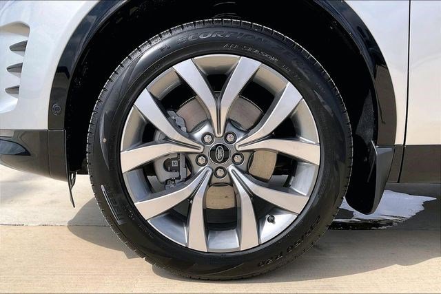 New 2026 Land Rover Discovery Sport Landmark image 15