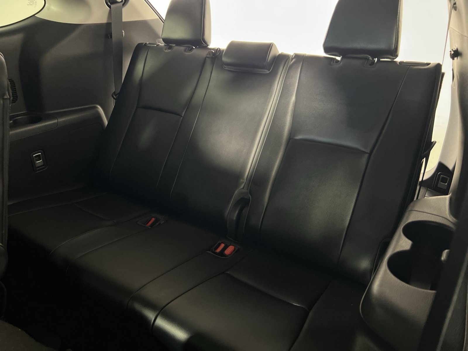 Used 2021 Toyota Highlander XLE AWD/4WD image 25