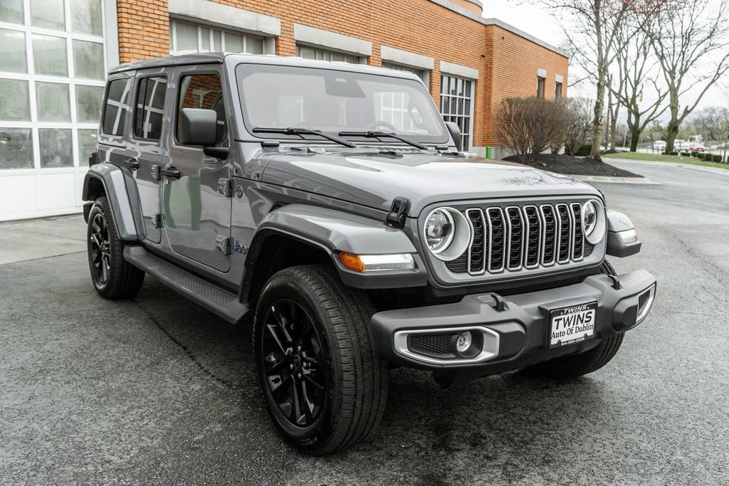 Used 2025 Jeep Wrangler Unlimited Sahara image 7