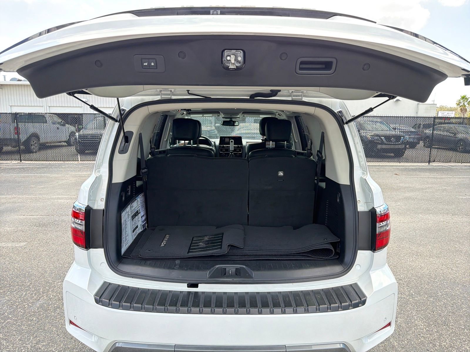 Used 2022 Nissan Armada SL w/ Captain's Chairs Package image 27