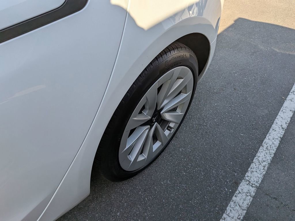 Used 2023 Tesla Model 3 Standard Range image 5