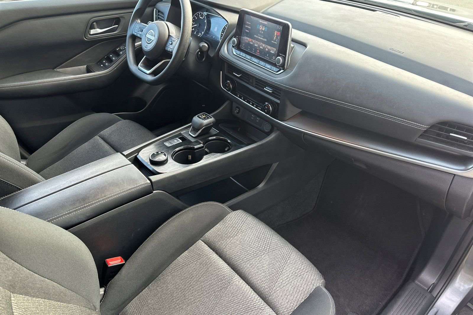 Used 2024 Nissan Rogue SV image 19