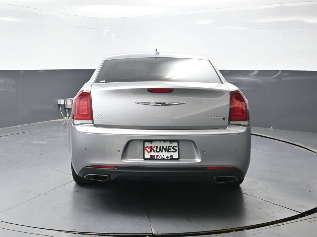 Used 2018 Chrysler 300 S w/ 300S Premium Group 2 AWD/4WD image 13
