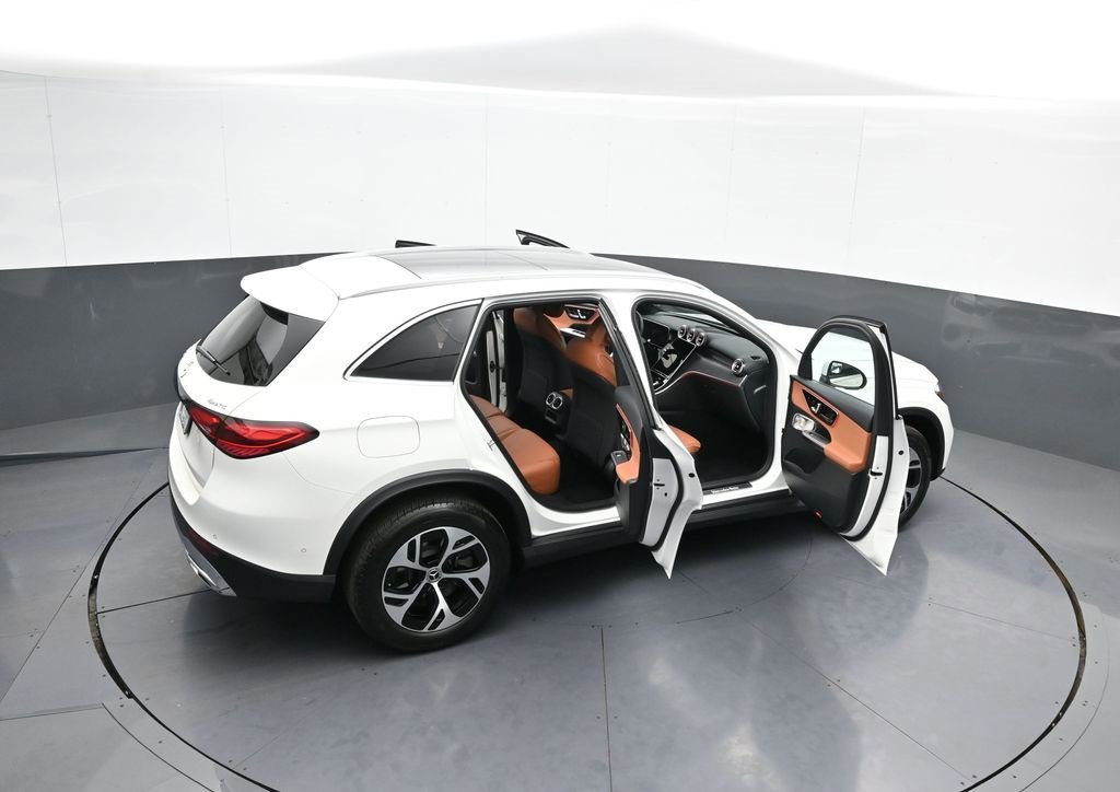 Used 2025 Mercedes-Benz GLC 350e 4MATIC image 49