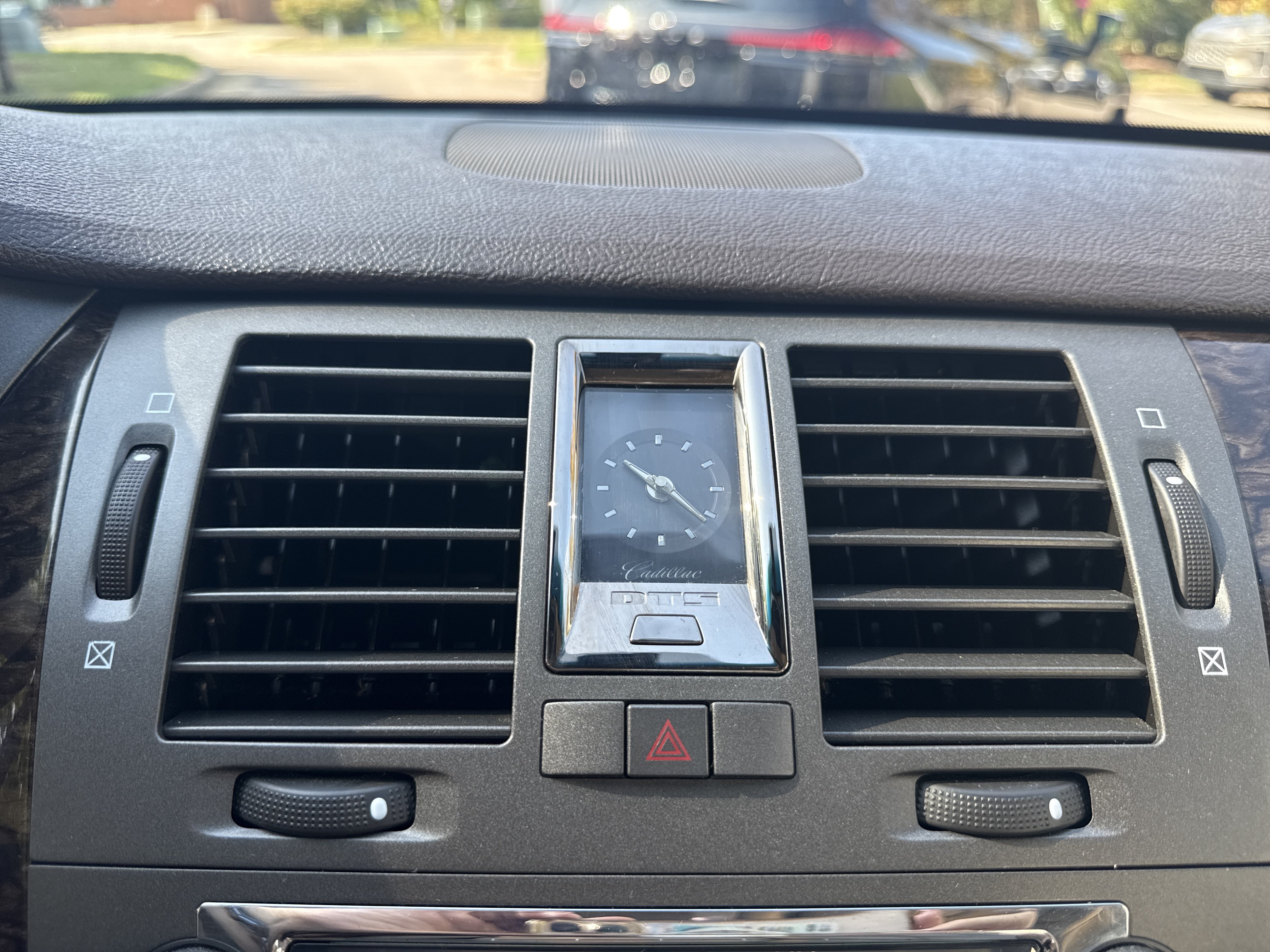 Used 2009 Cadillac DTS w/ Trunk Convenience Package FWD image 23