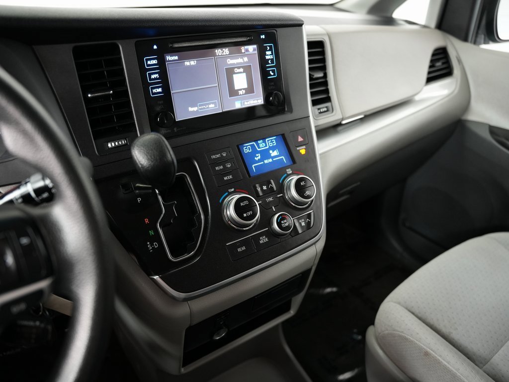 Used 2015 Toyota Sienna LE image 16
