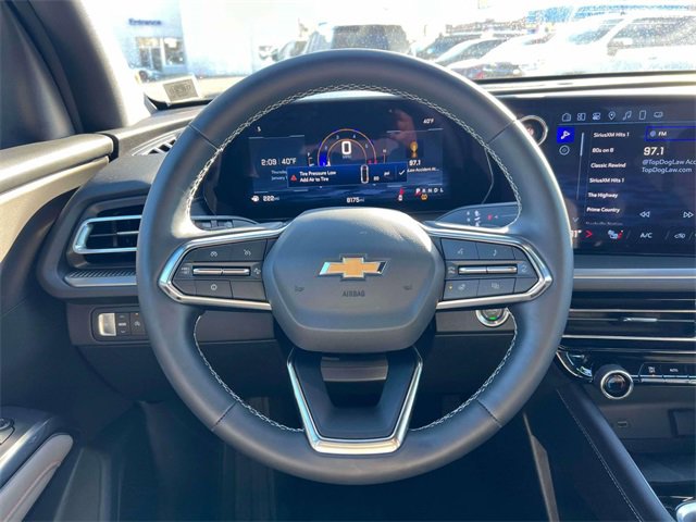 Used 2025 Chevrolet Traverse LT image 16