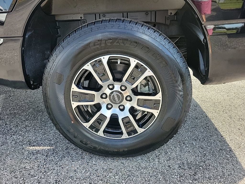 Used 2024 Nissan Titan SV AWD/4WD image 8