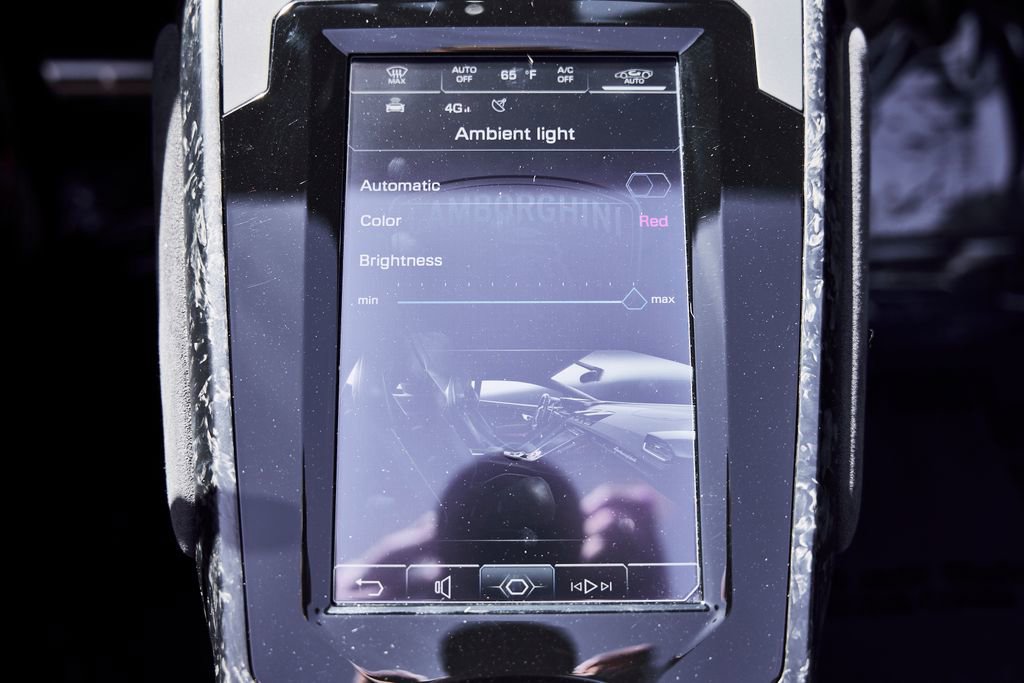 Used 2024 Lamborghini Huracan EVO image 65