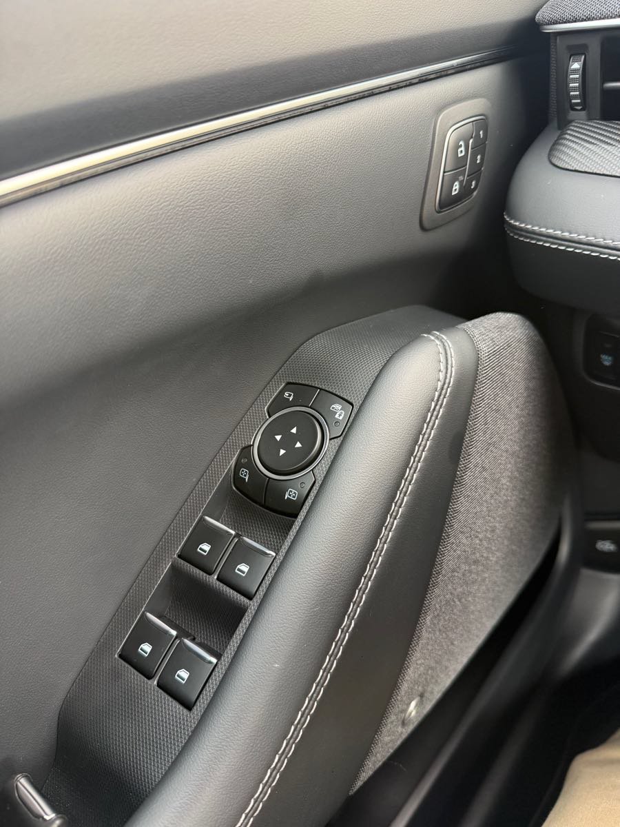 Used 2025 Ford Mustang Mach-E Premium AWD/4WD image 26