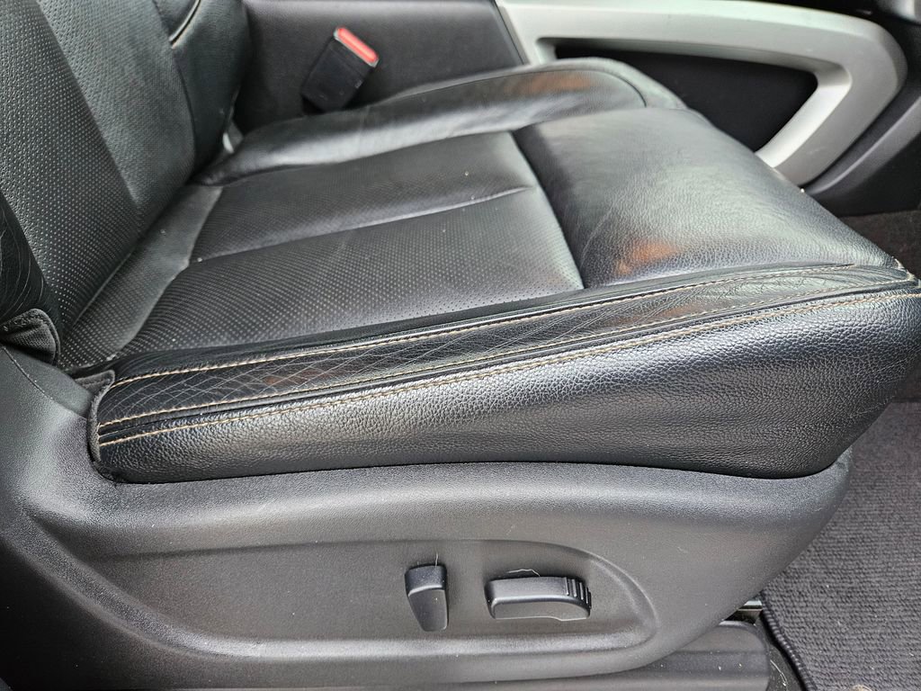 Used 2017 Nissan Titan SL w/ Chrome Package image 36