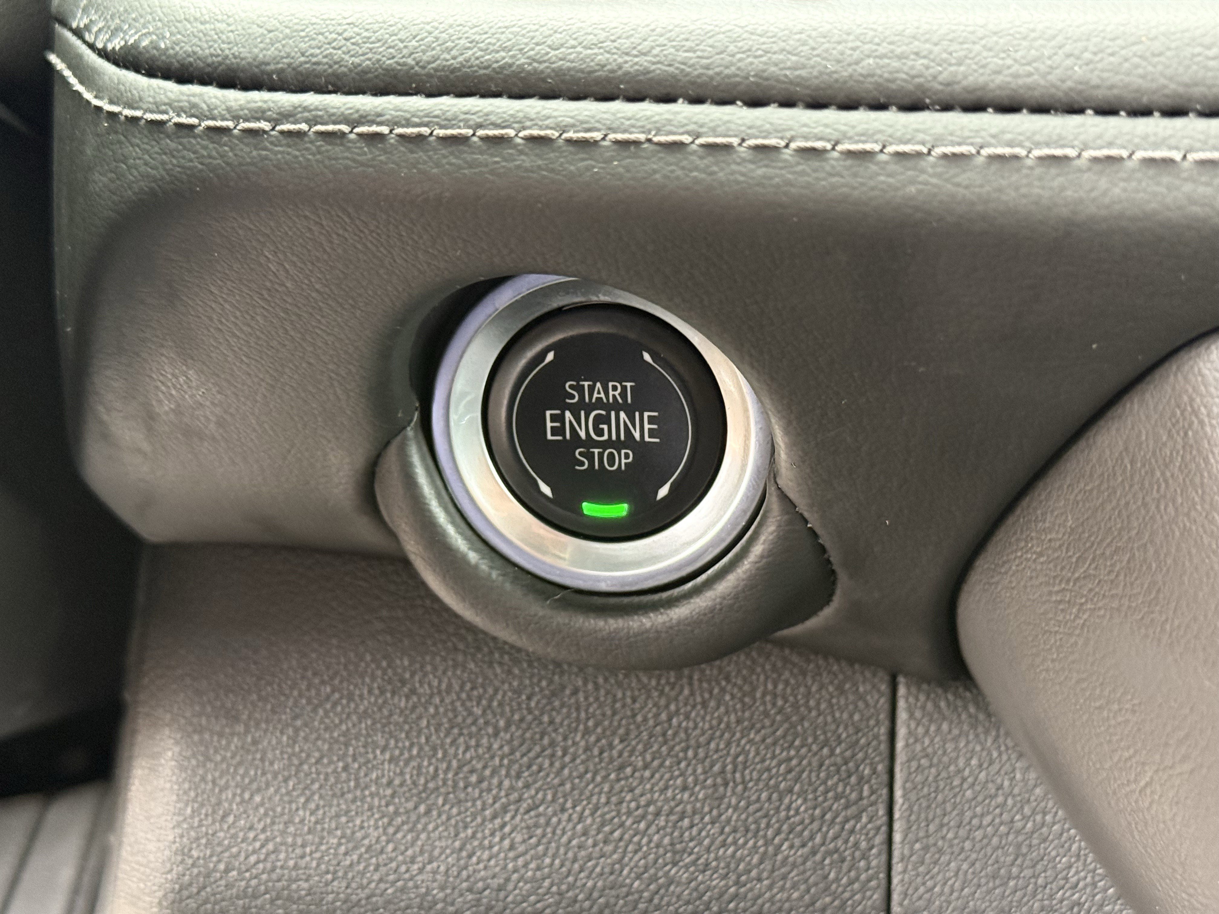 Used 2025 Chevrolet Suburban Z71 image 24