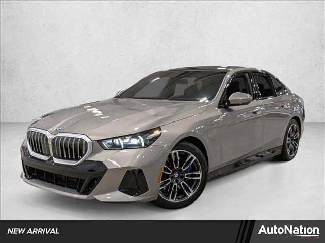 Used 2026 BMW 550e xDrive w/ Executive Package image 1