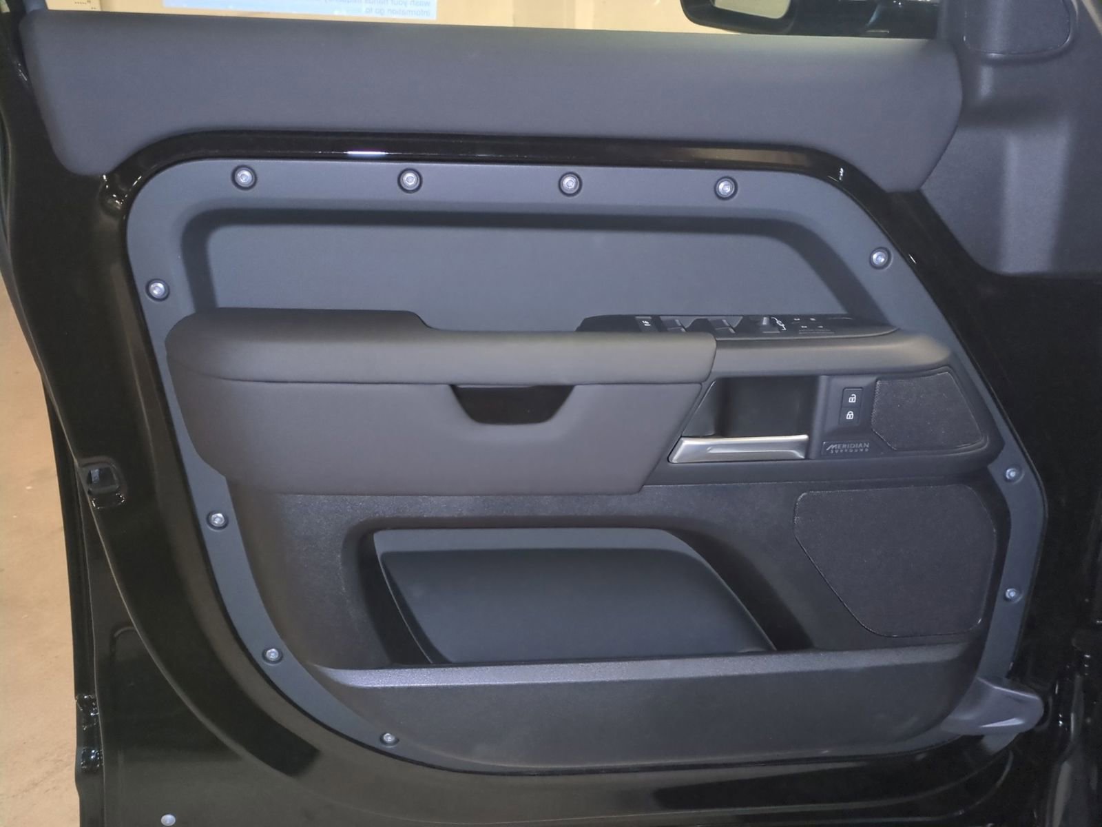 New 2026 Land Rover Defender 110 X-Dynamic SE image 11