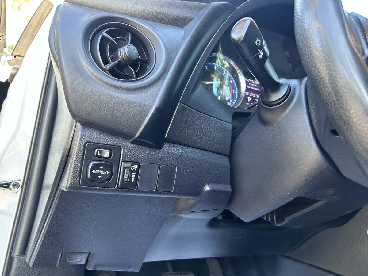 Used 2017 Toyota Corolla L w/ Carpet Mat Package (TMS) FWD image 16