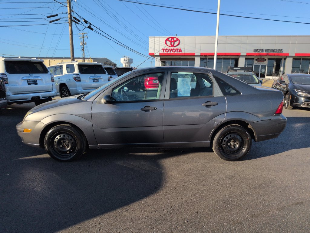 Used 2007 Ford Focus ZX4 Sedan FWD image 2