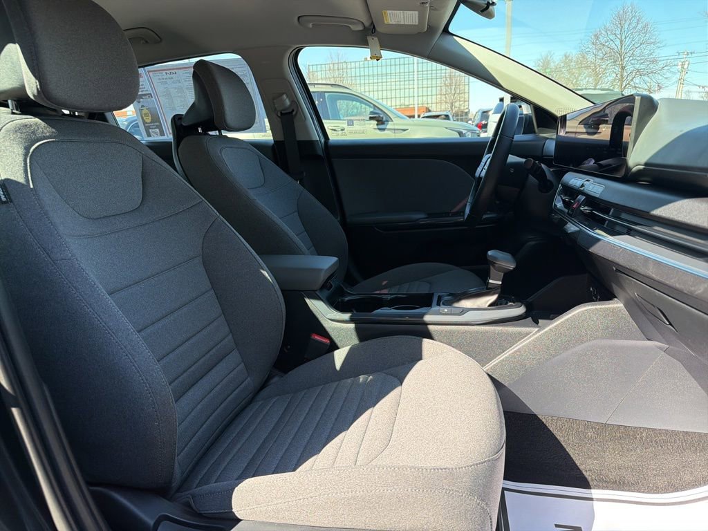 Used 2025 Kia K4 EX image 12