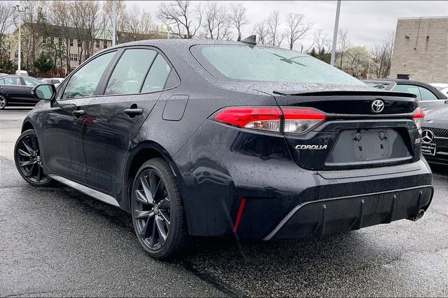 Used 2024 Toyota Corolla SE w/ SE Premium Package image 3