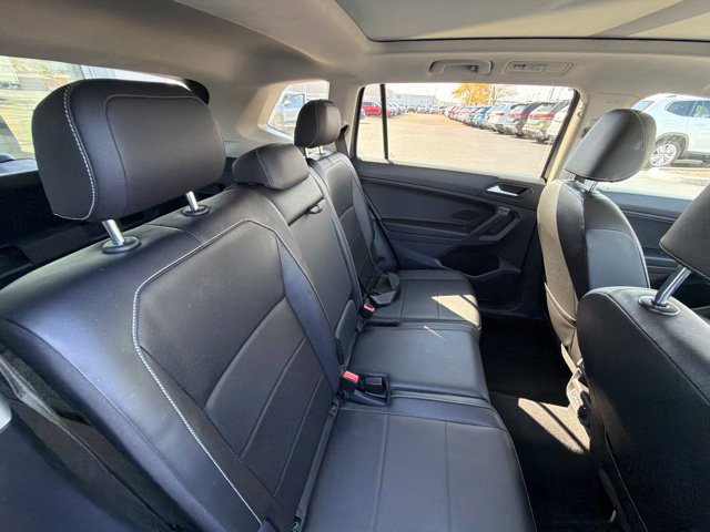 Certified 2021 Volkswagen Tiguan SE w/ Panoramic Sunroof Package AWD/4WD image 23