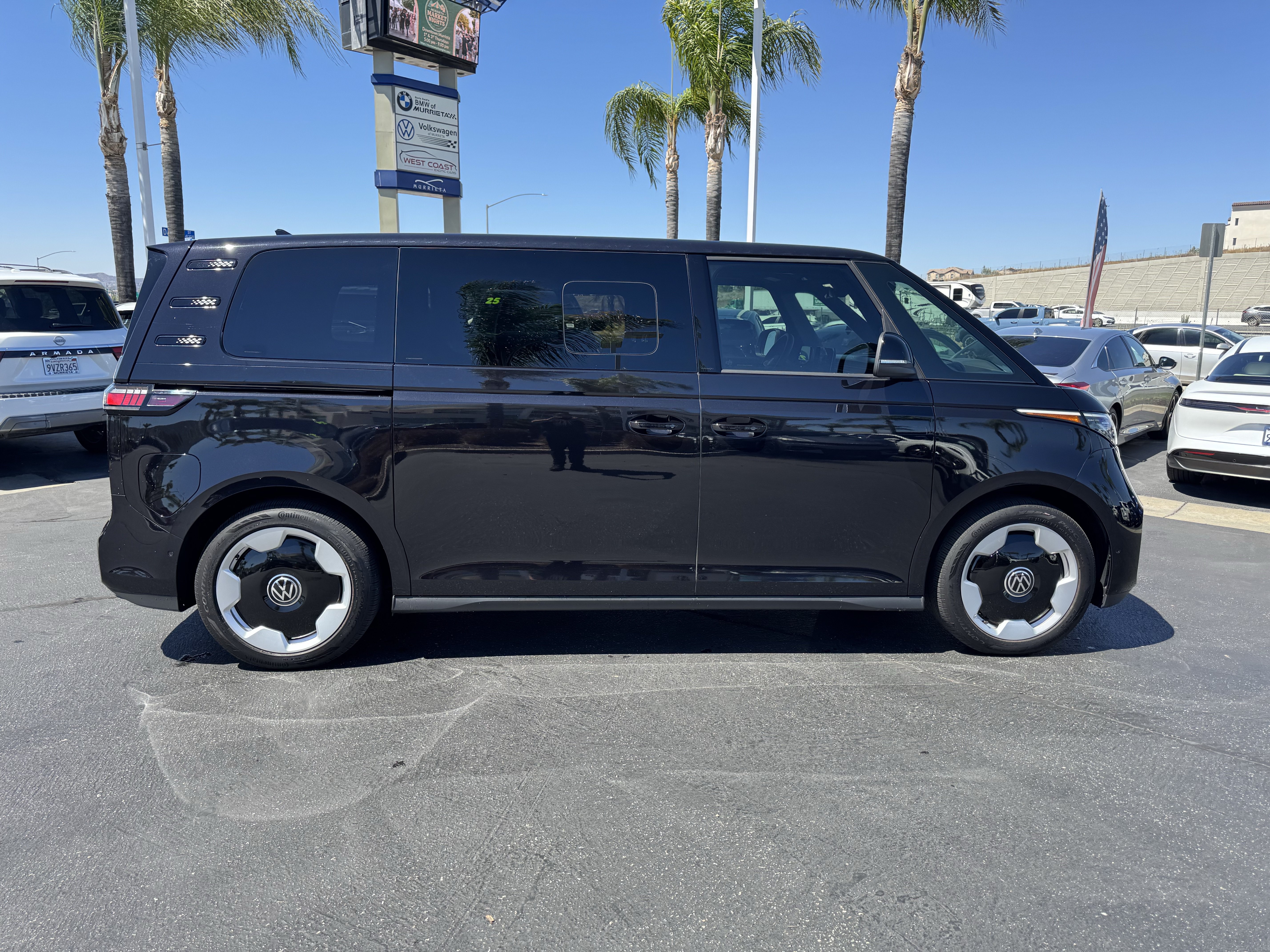 Certified 2025 Volkswagen ID. Buzz Pro S RWD image 10