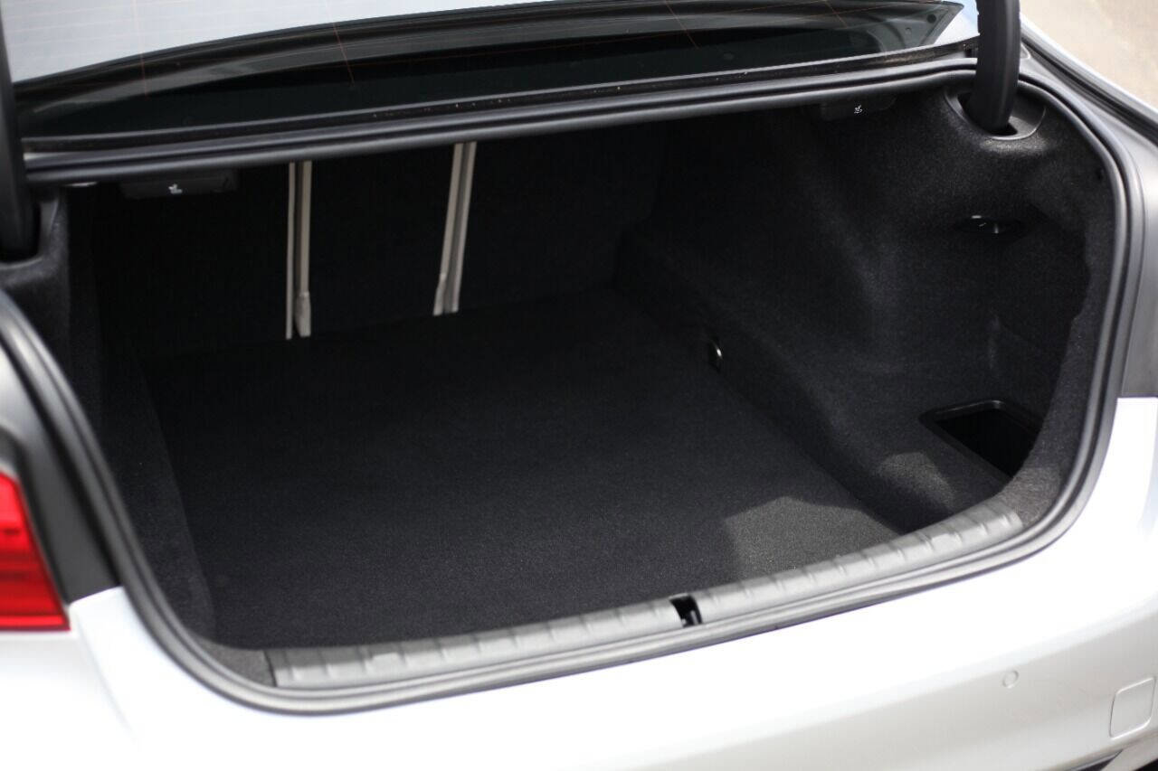 Used 2017 BMW 540i xDrive image 24