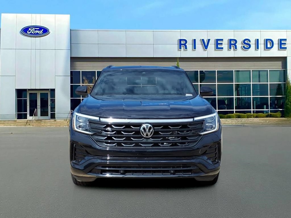 Used 2025 Volkswagen Atlas Cross Sport SEL R-Line AWD/4WD image 2