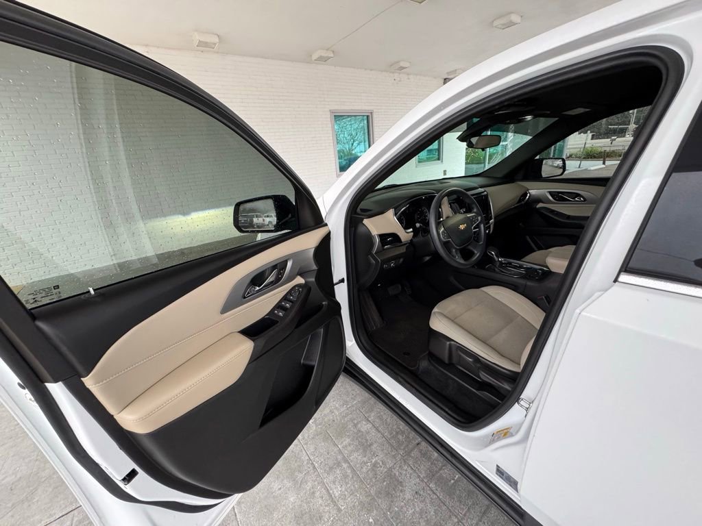 Used 2022 Chevrolet Traverse LS image 11